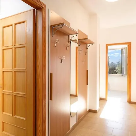 Spazioso - A Pochi Passi Dal Mare, Apartment La Caletta