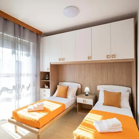 Spazioso - A Pochi Passi Dal Mare, Apartment La Caletta