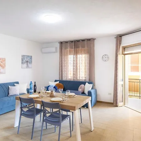 Spazioso - A Pochi Passi Dal Mare, Apartment La Caletta